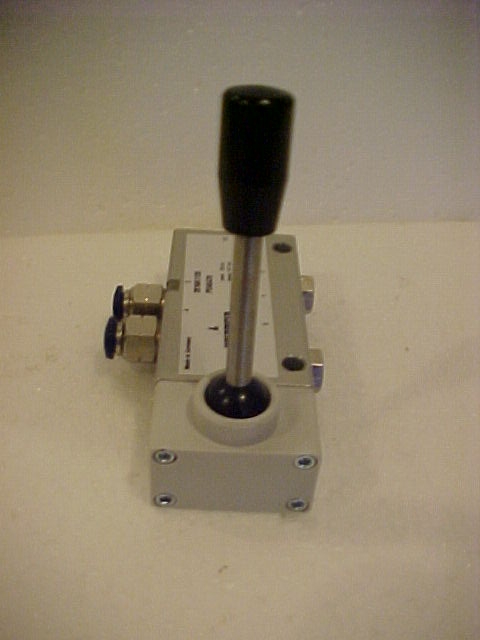 Pneumatic valve