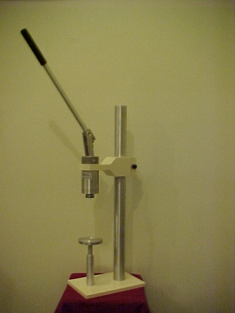 Manual Bottle Crimper