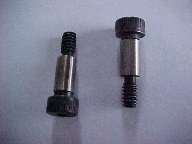 Sholder bolts