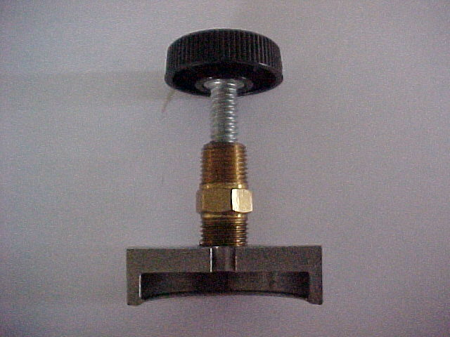 Can puncturing device