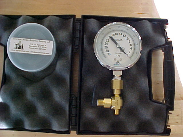 Portable hand vacuum tester